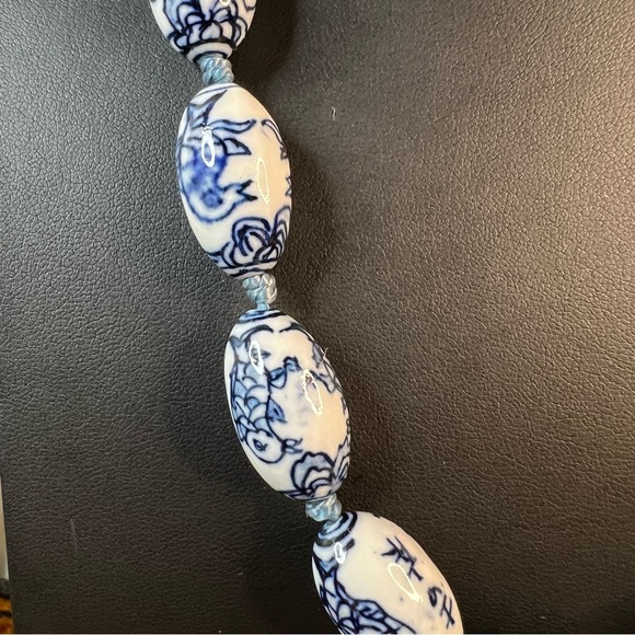 Vintage Blue & White Porcelain Bead Chinese Import Necklace w/ Fish Design - Picture 4 of 6